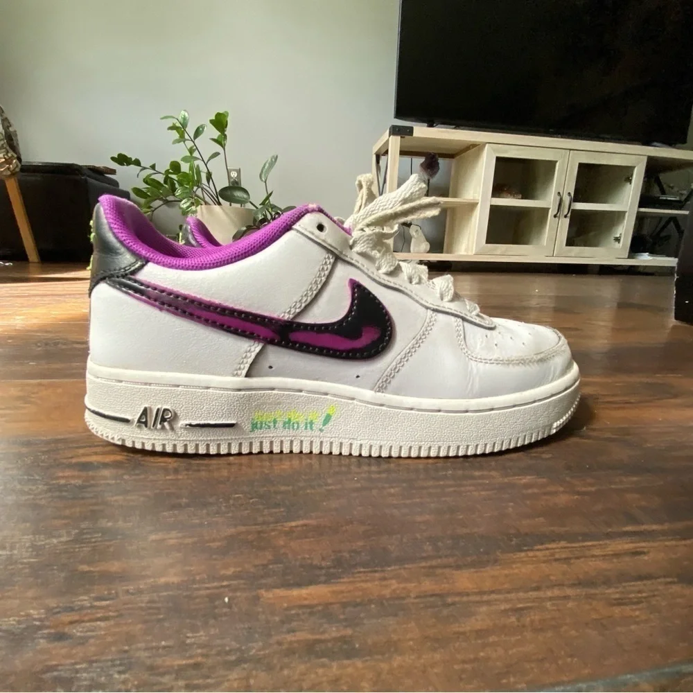 Nike Air Force 1 LV8